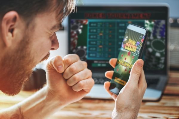 Ilustrasi keamanan data dan privasi akun pengguna di platform gabut21 dengan enkripsi SSL